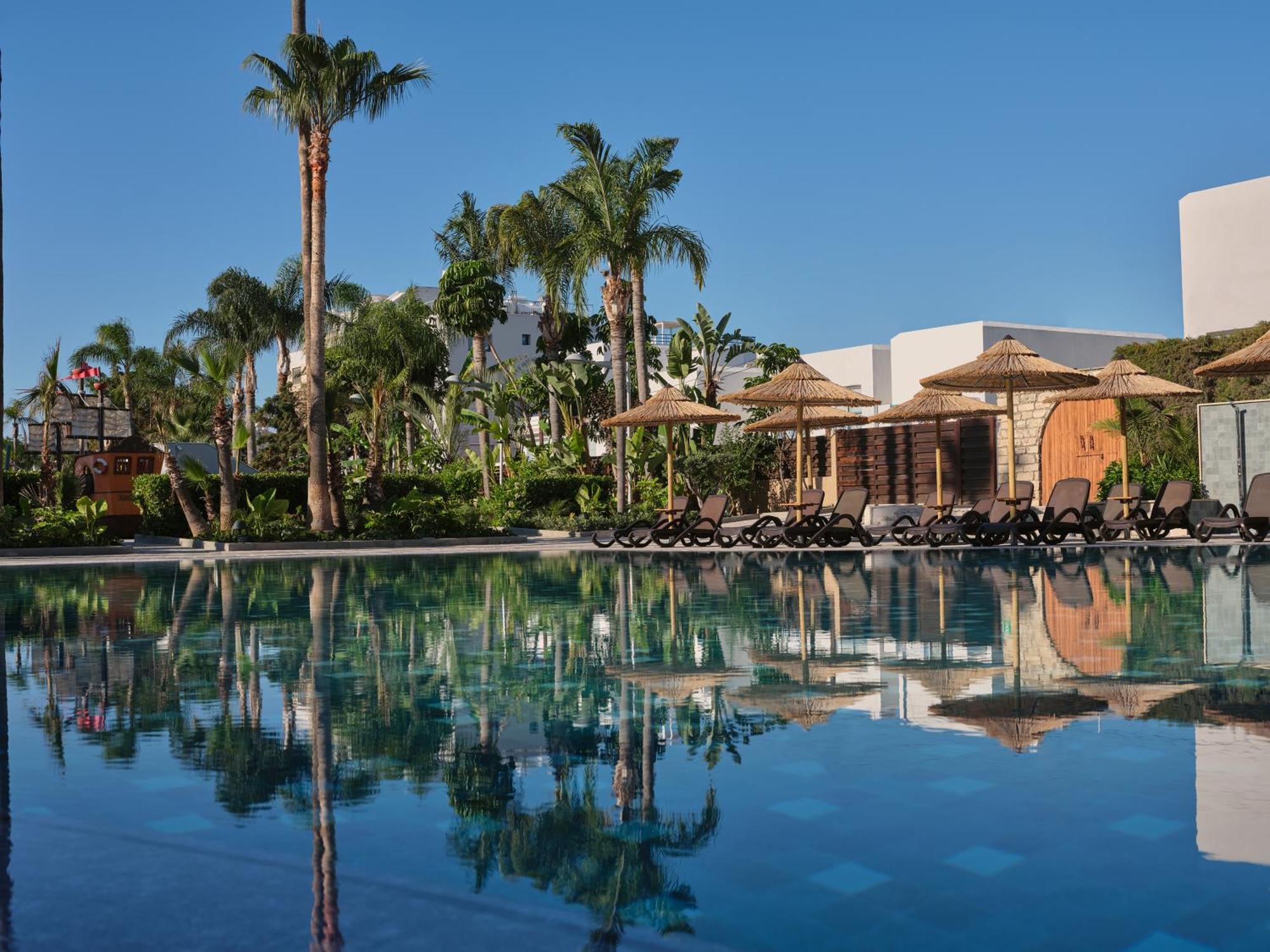 Atlantica Oasis Hotel Limassol Luaran gambar